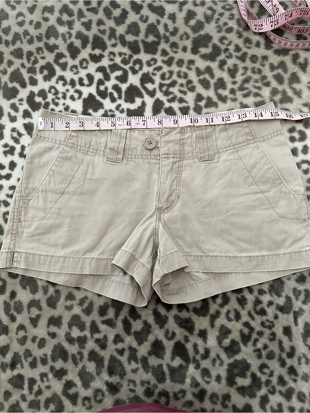 Y2K Mossimo Low Rise Flap Pocket Khaki Shorts in Light Tan Size 5 Juniors - Picture 13 of 16